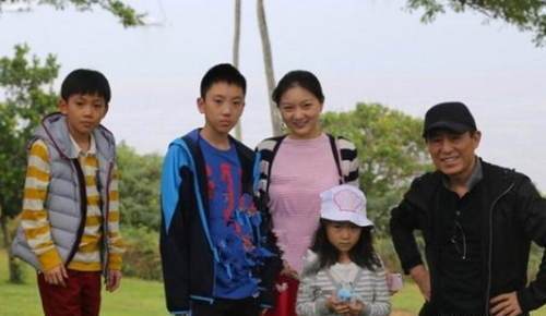 张艺谋四个孩子最新照片曝光 投胎也是技术活(图)