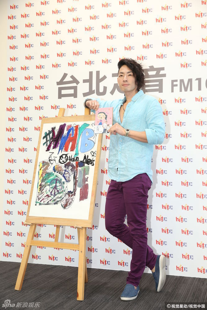 温馨可爱的夏克立女儿夏天也前来助阵,两人现场一起作画,吴建豪笑说:"