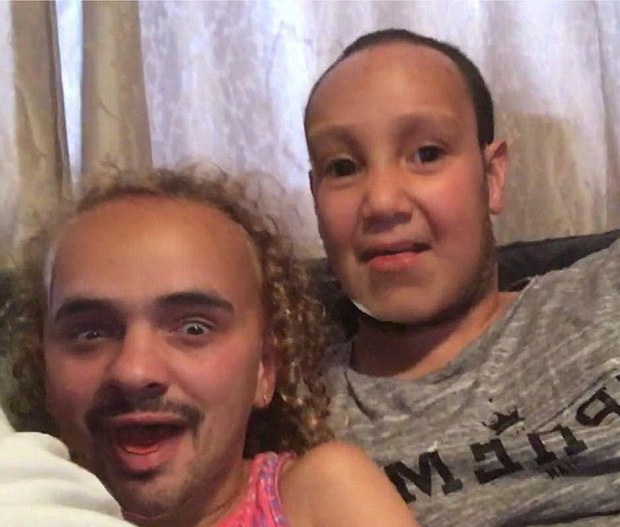 今年圣诞,歪果仁网友集体玩起了换脸游戏(组图)