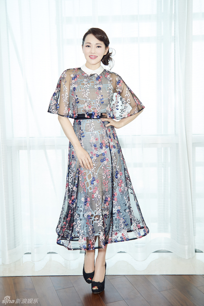 辣妈伊能静产后复出仍似少女