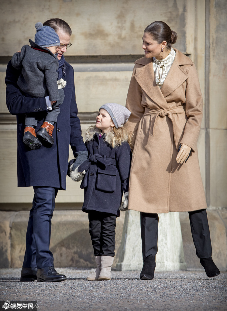 芭比娃娃风衣_芭比娃娃(2)