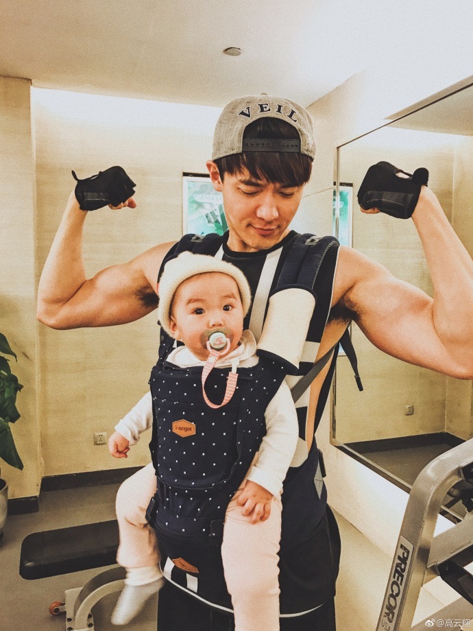 颜骏凌微博肌肉图片