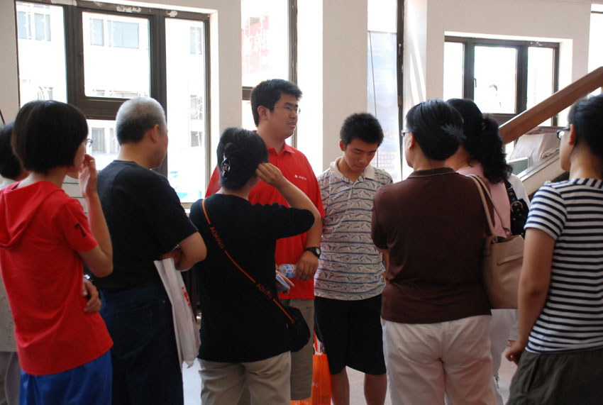 我是1复读生,今年大学要求带纸质档案,我不知