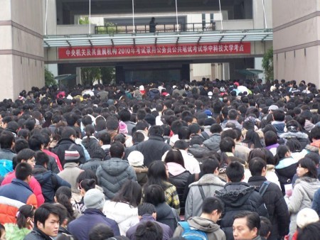 某市有人口100万人_记者直击 2010年国家公务员考试现场