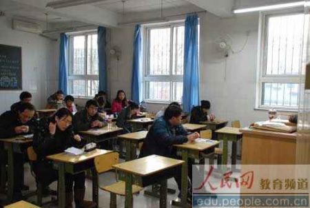 某市有人口100万人_记者直击 2010年国家公务员考试现场(2)