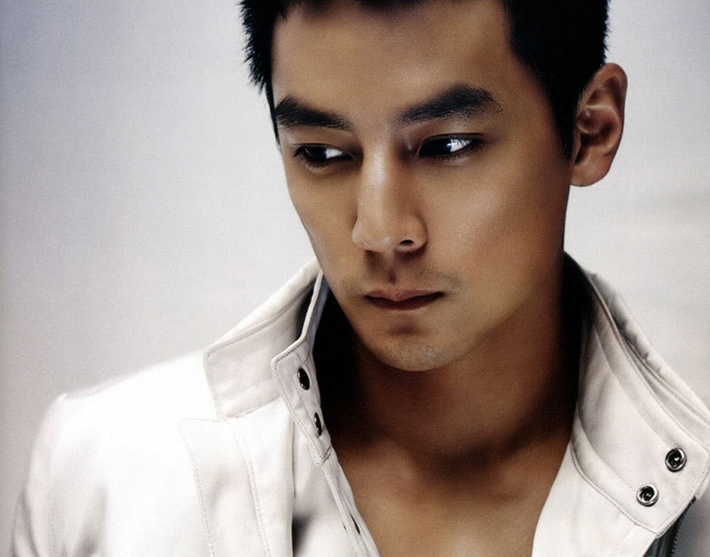 吴彦祖:俄勒冈州大学建筑系毕业