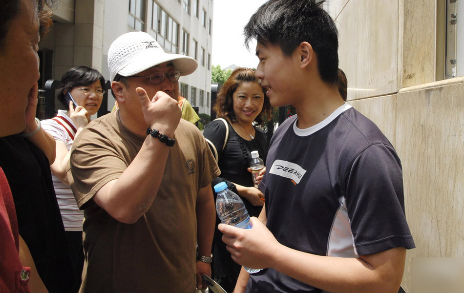 高考图片特别策划:考场之外 - 新闻中心 - 佛山信