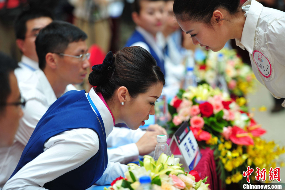 组图:南航招募一千五百名<em>空姐空少</em> - 新闻中心