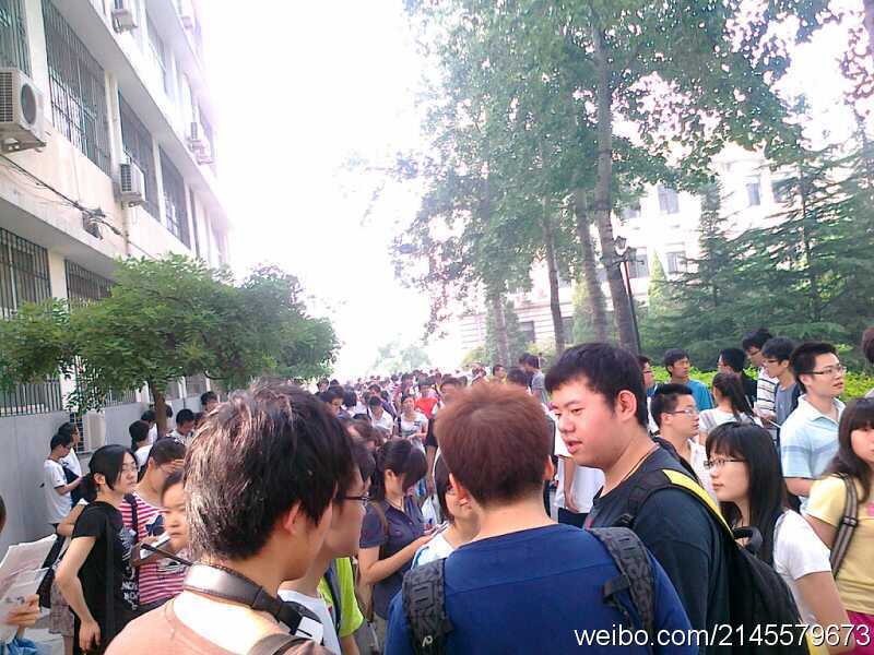 组图:网友微博实拍四级考场内外 - 新闻中心 - 佛