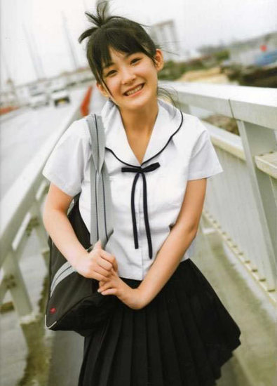 从女生校服正面看内衣_初中女生夏季校服内衣(2)