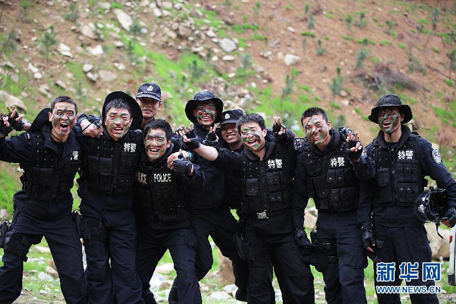 组图:纪实特警训练"技能大比武"