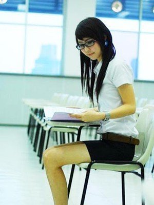 六年级女生校服看内衣_初中女生夏季校服内衣