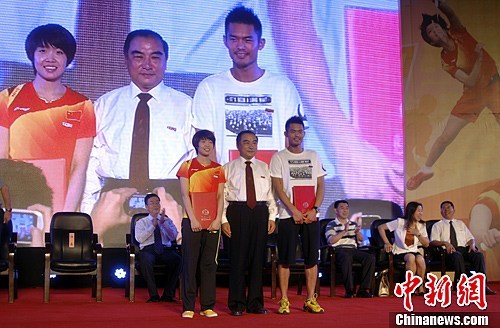 足球运动员收入_中国现役运动员收入(2)