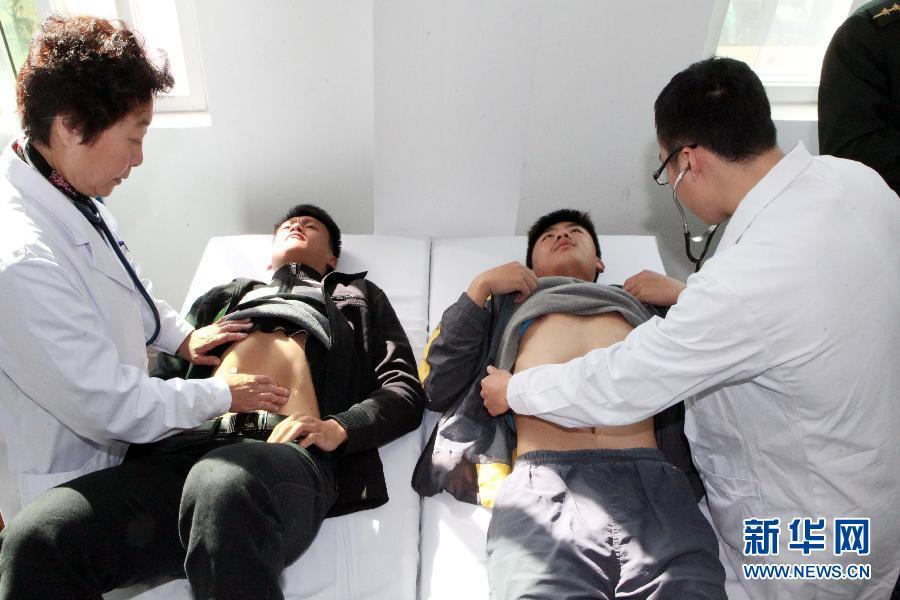 组图:实拍解放军<em>征兵体检</em>私照