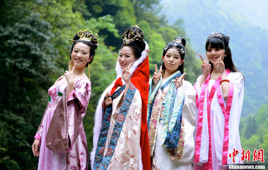 活色生香:重庆"四大美女"静态电影片场直击
