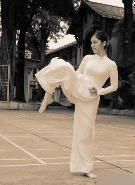 组图:越南绝美功夫女生私照曝光