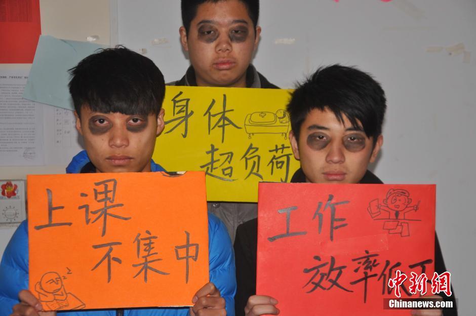 针对现在班上大家入党积极性不高的问题,你打