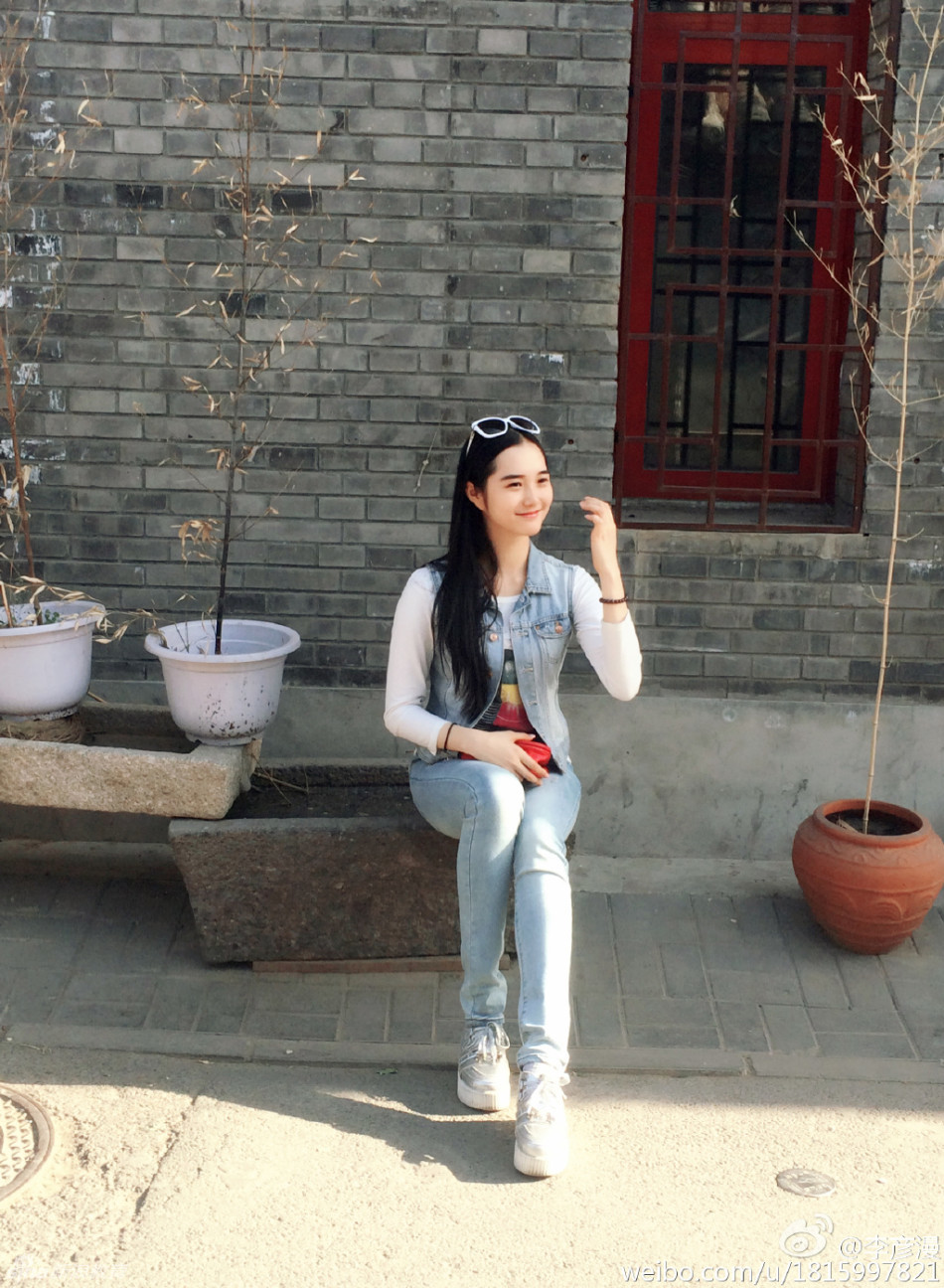 组图:中戏校花妩媚迷人被赞清纯女神