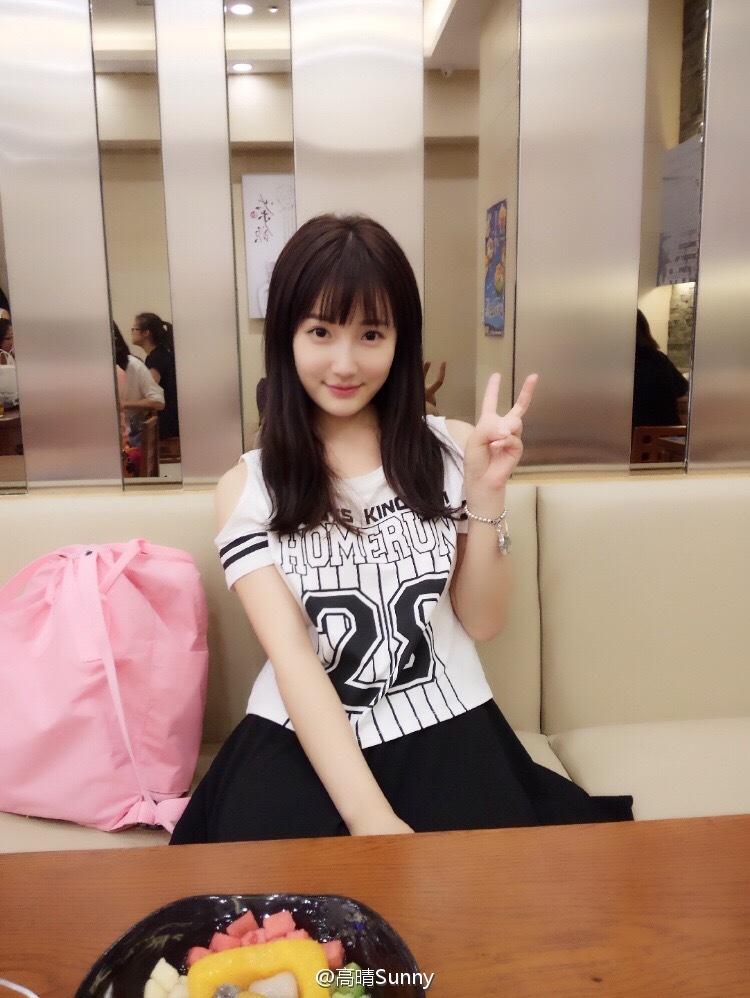 最美校服女生高晴晒健身照 轻松炫腹(8)