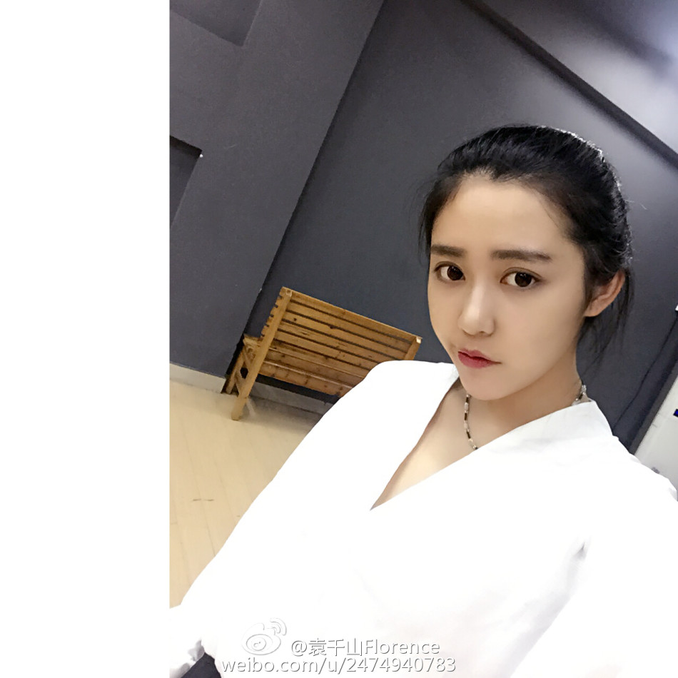 组图:中传校花电眼勾人 娇俏甜美少女味