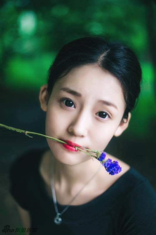 联大校花张雨婷晒校服写真 被封初恋女神--扬子