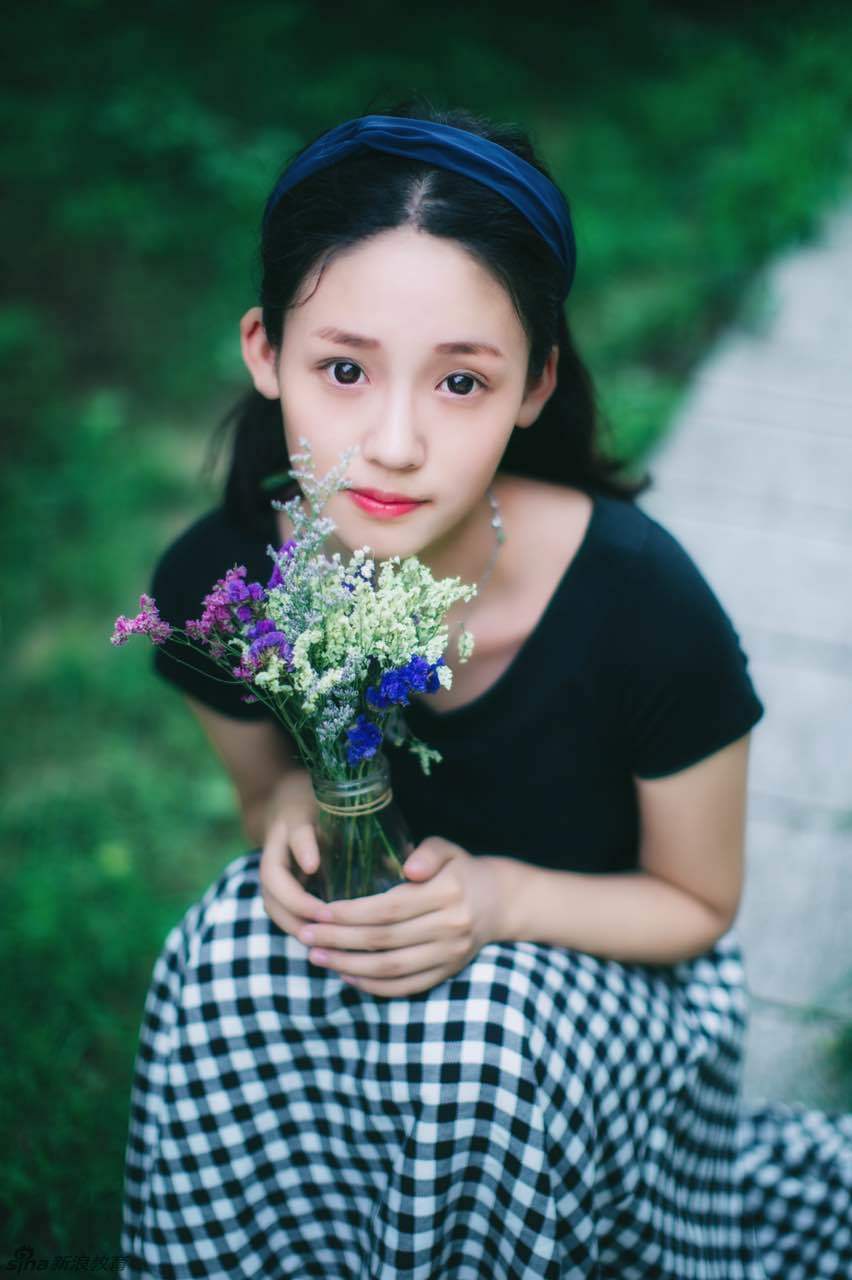 联大校花张雨婷晒校服写真 被封初恋女神--扬子