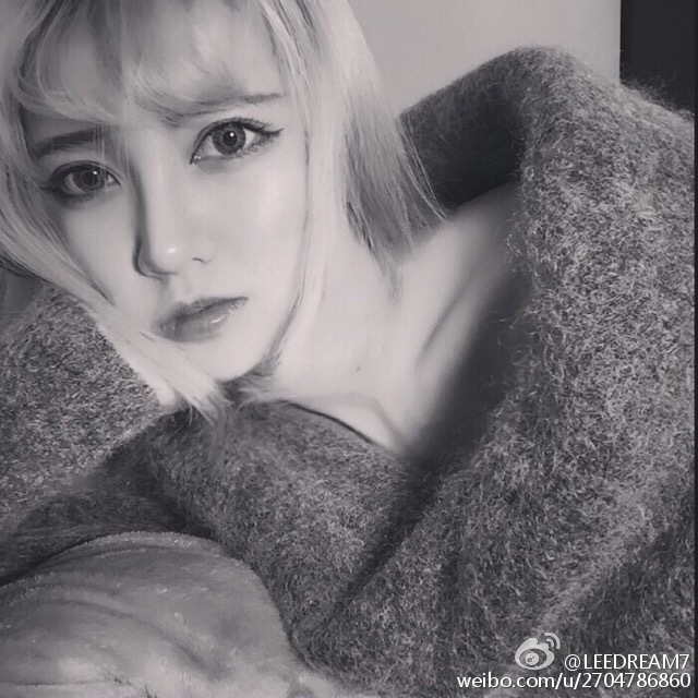 拳击健身照,酷爱健身的她也有一副傲人好身材和一张神似芭比娃娃的