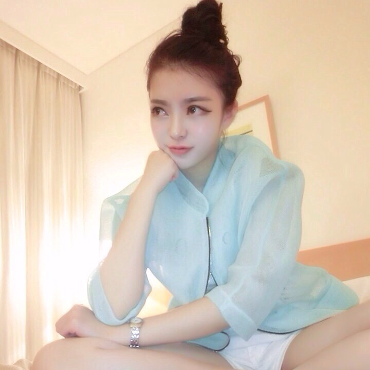 组图:中航大校花制服写真 极致诱惑秒杀宅男