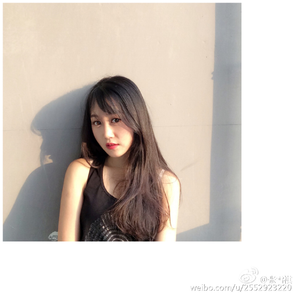 近日,来自重庆邮电大学的校花走红网络,因其面貌酷似女星陈乔恩,被