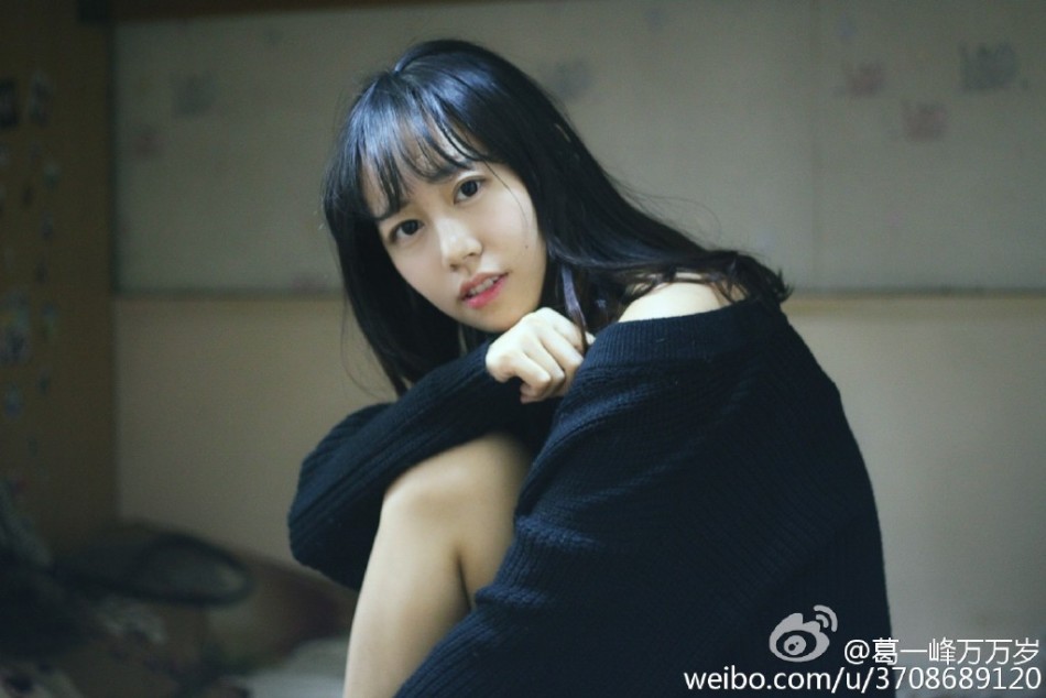 51 / 67 南京师范大学的校花@葛一峰万万岁在微博晒出甜美写真,清新