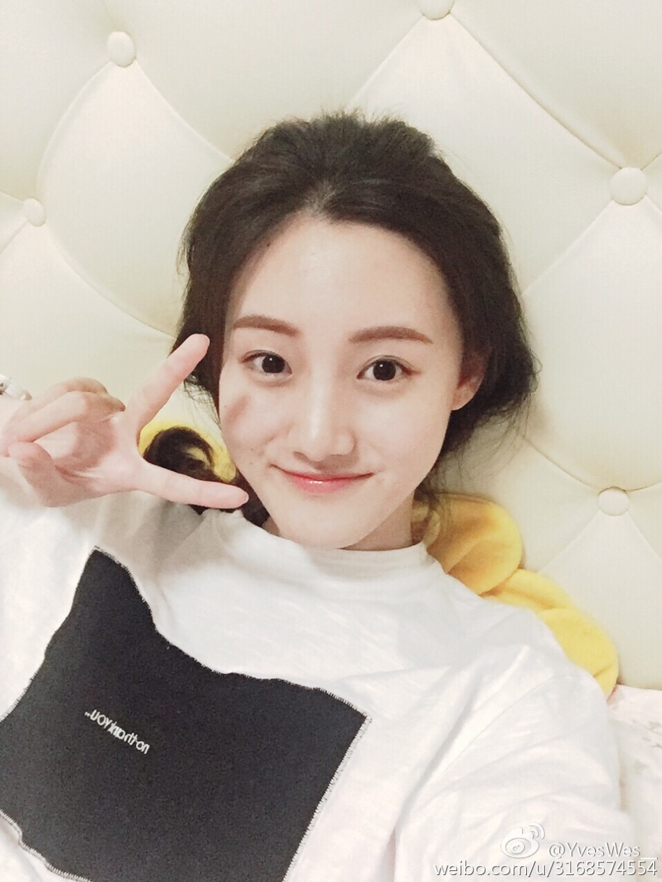 组图:中戏校花晒最美证件照 高颜值美醉人心