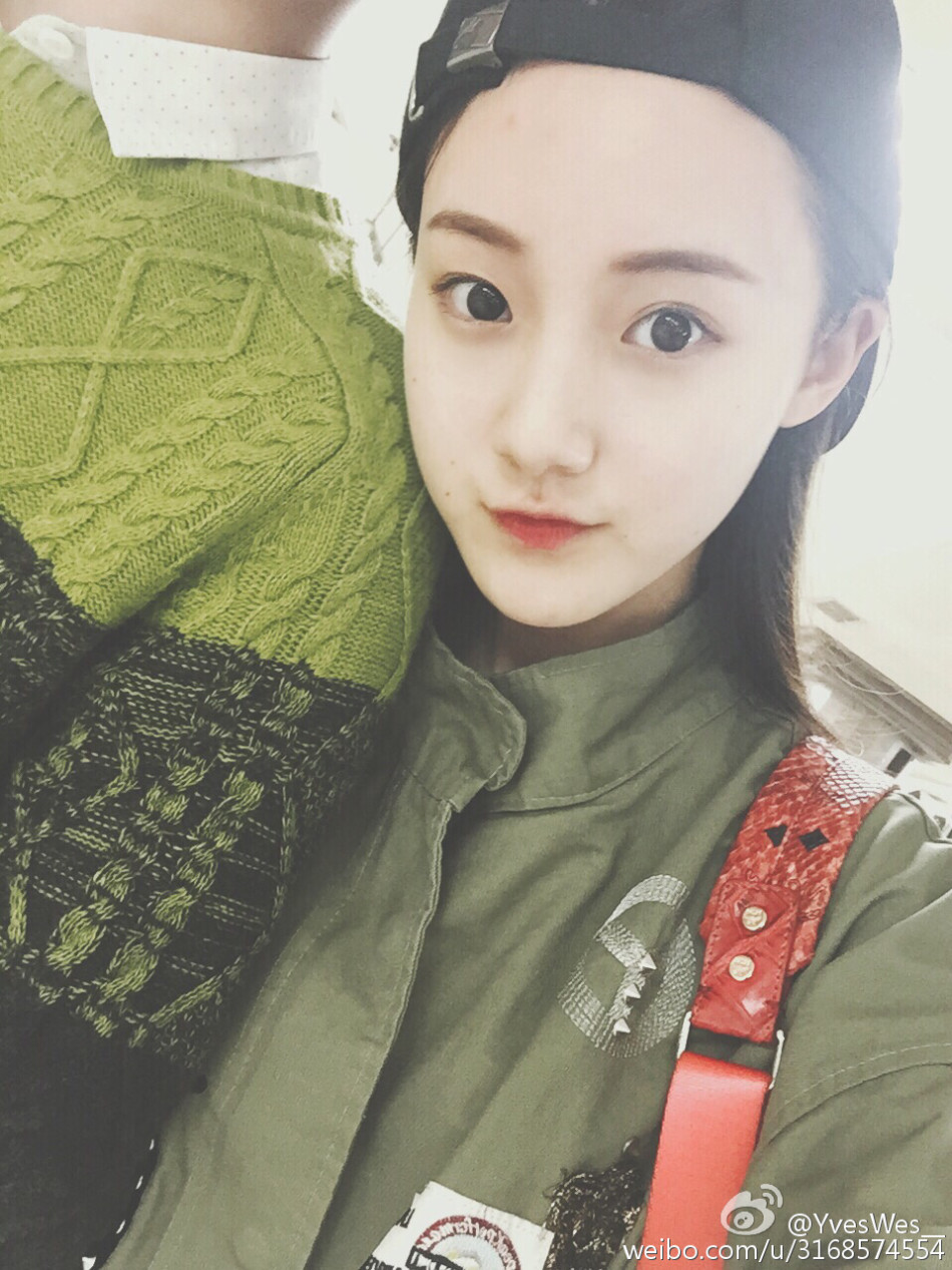 组图:中戏校花晒最美证件照 高颜值美醉人心