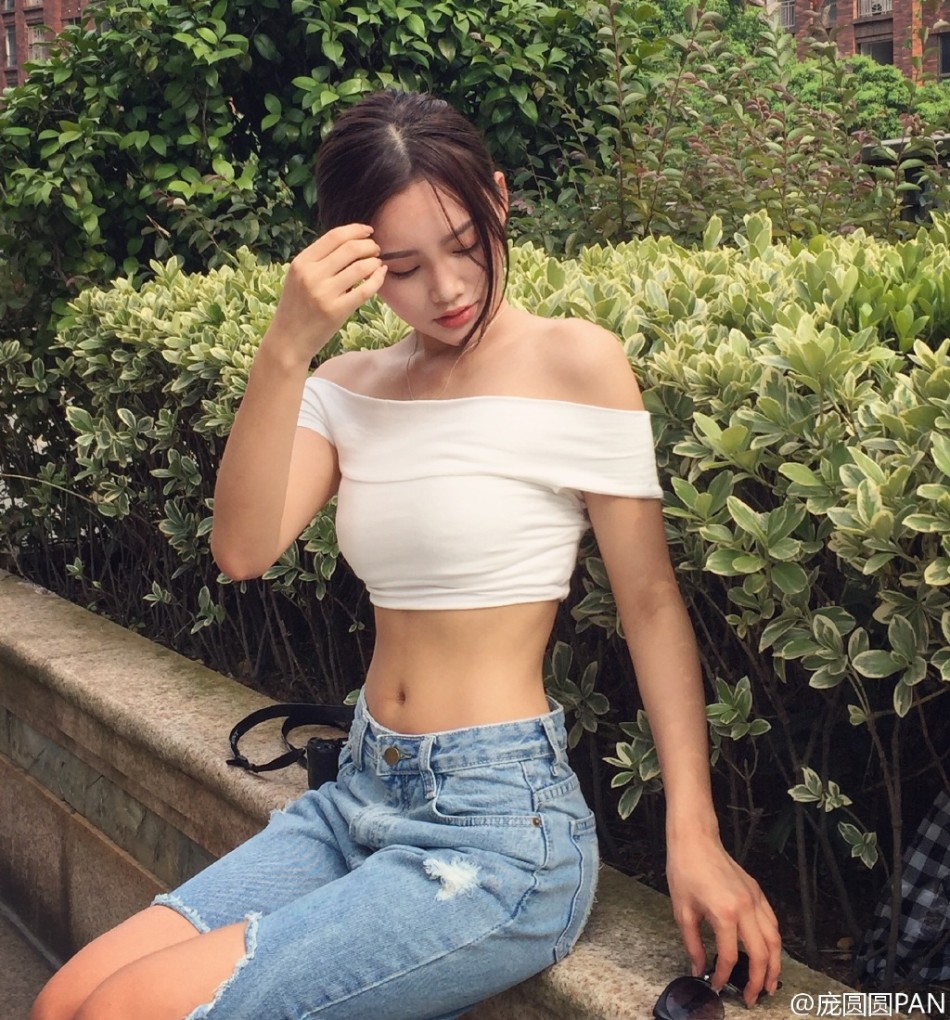 组图:90后校花细腰长腿 竟酷似美人鱼林允