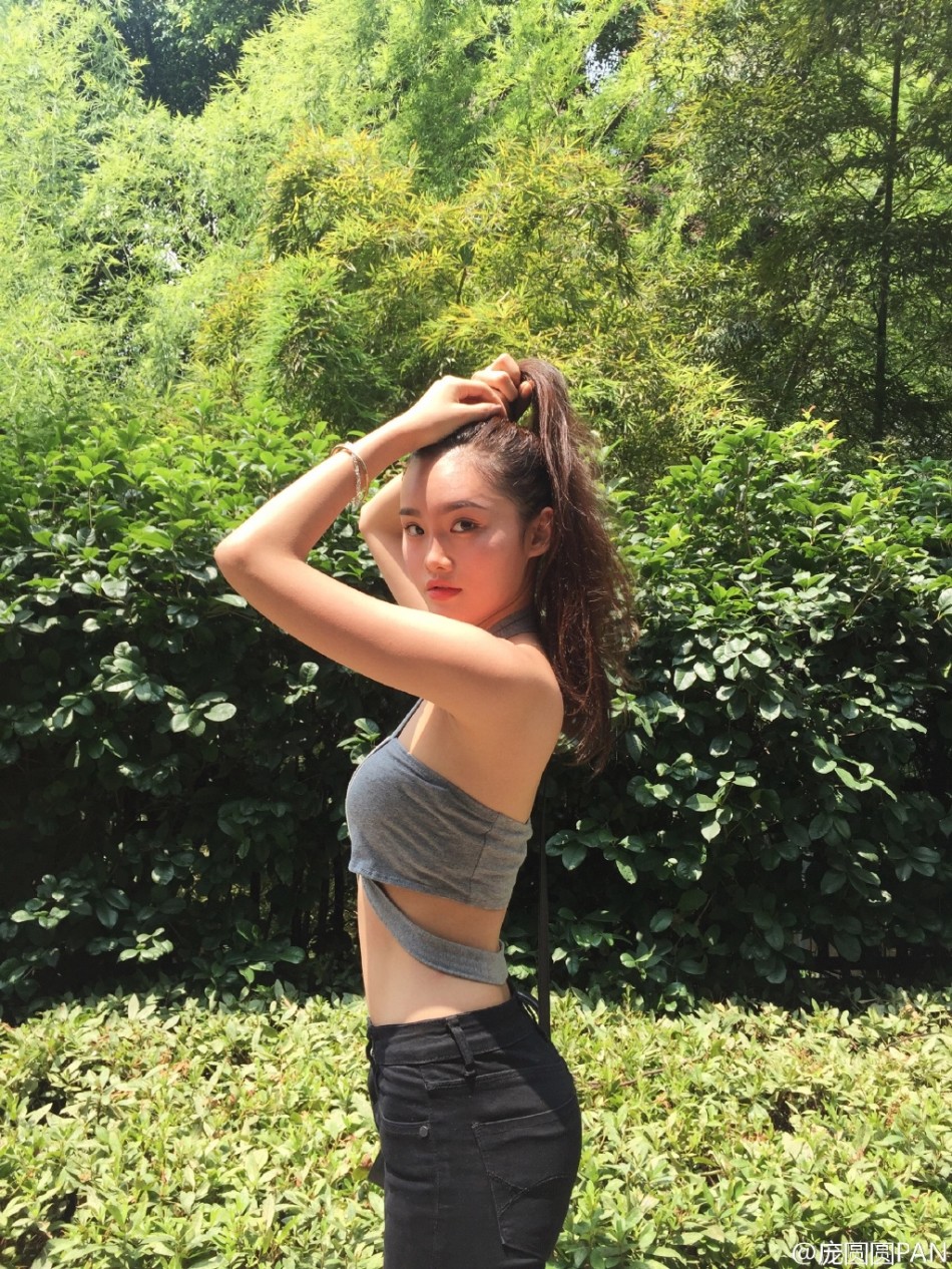 组图:90后校花细腰长腿 竟酷似美人鱼林允-中国搜索头条