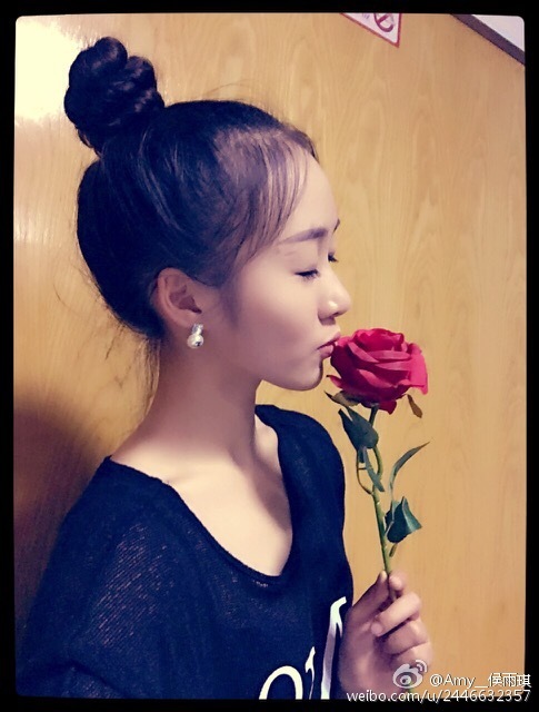 组图:川音女神晒唯美写真 长腿小脸甜美可人