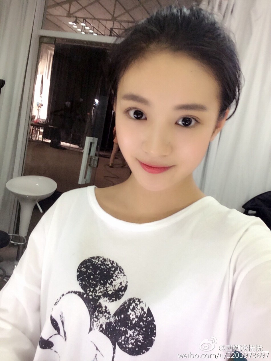 组图:上戏灵气女生晒清新唯美写真-中国搜索头