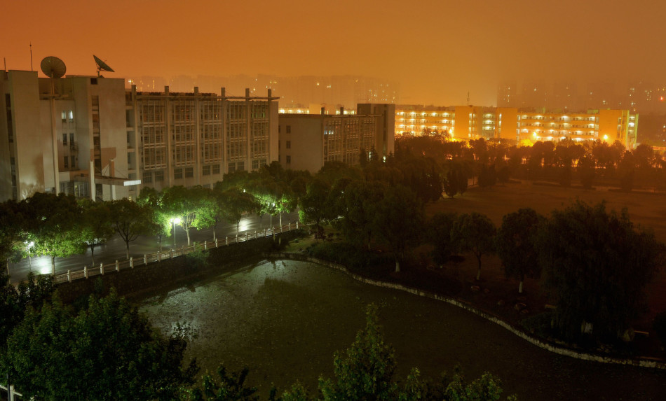 南京师范大学拥有仙林,随园,紫金三个校区,随园校区有着"东方最美丽的