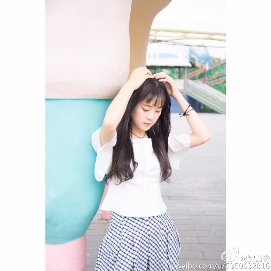 18 / 84 毕业于北京科技大学的校花aliccee_在微博晒出清新唯美写真