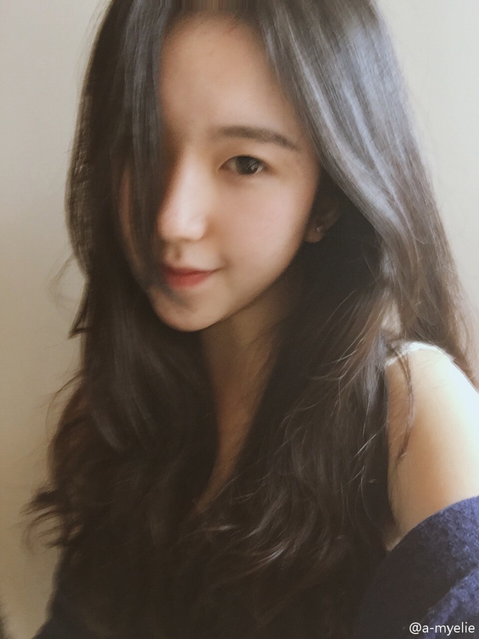 组图:可爱校花唯美写真 颜值超高身材好
