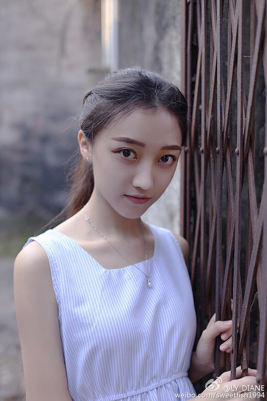 中山双生校花清纯甜美 校友赞又美又学霸