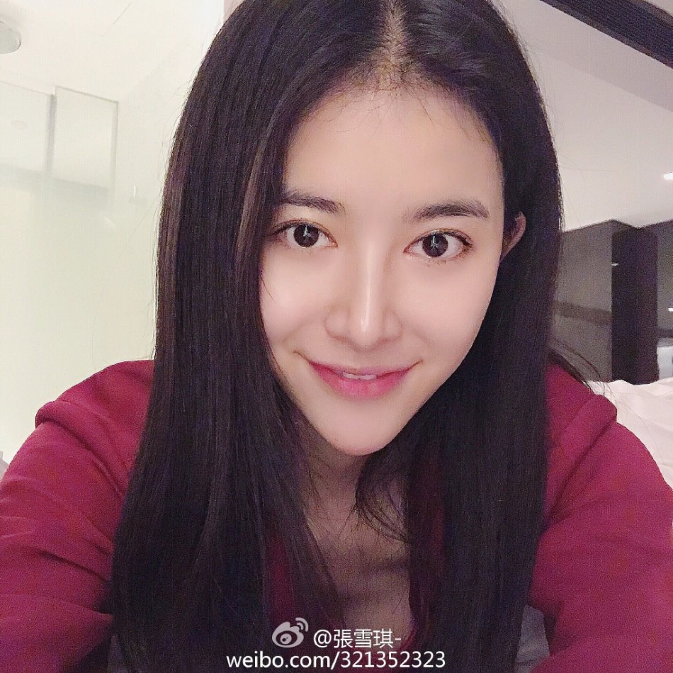 组图:中戏校花神似景甜 晒健身照身材赞