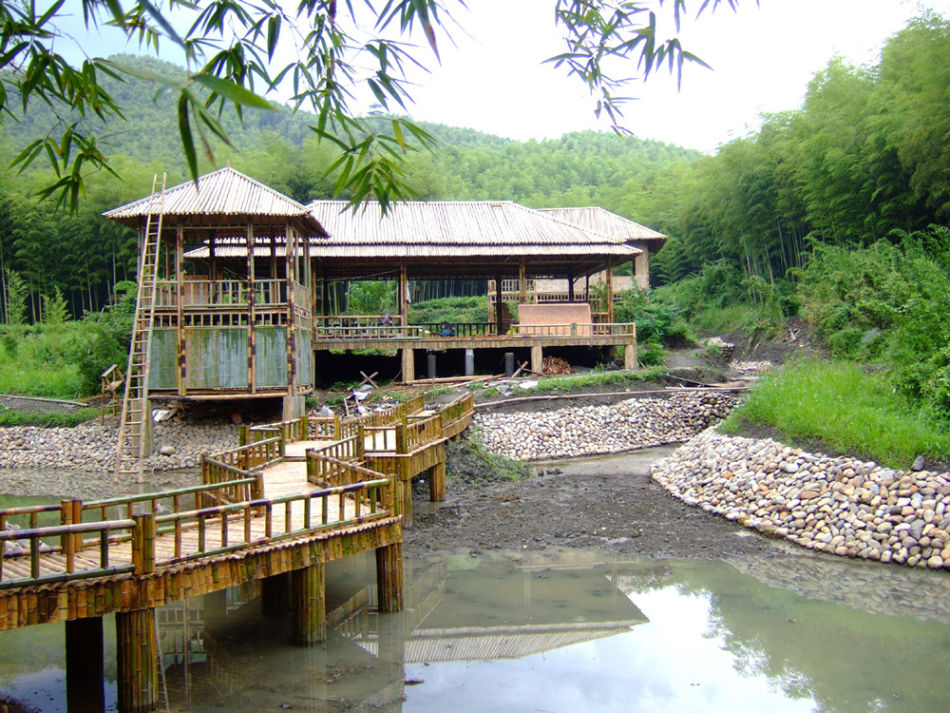 旅游文化 旅游推荐 > 正文 紫梅山庄   安吉山川秀美,人杰地灵,尤以"