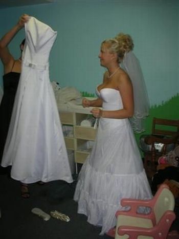 新娘子穿婚纱照片_新娘子穿婚纱照片