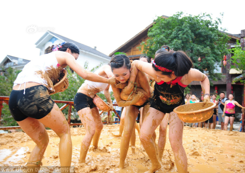 用泥浆充土工布袋的河道围堰施工方案-水利工