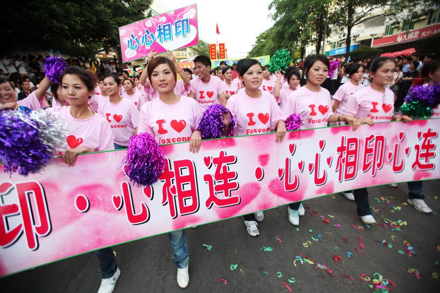 深圳工人口号_深圳环卫工人照片