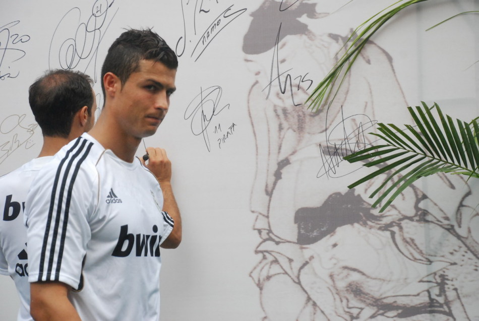 皇马驾临广州 与足球学校小朋友见面 - 新闻中