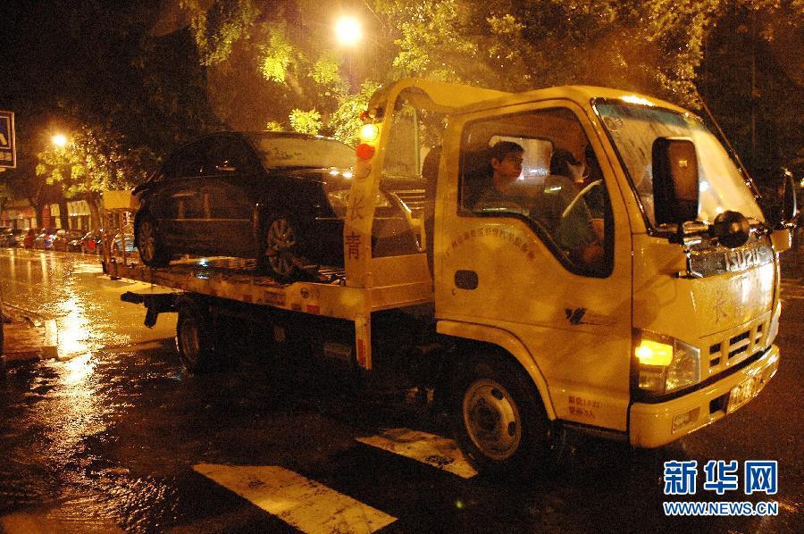 暴雨袭广州 中心城区大面积积水 - 新闻中心 - 佛