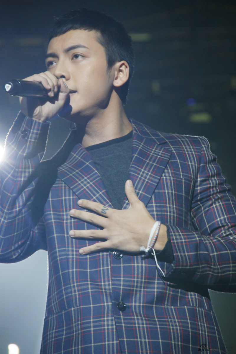 组图: 劲歌王颁奖礼 举行 港台内地歌手云集 - 新