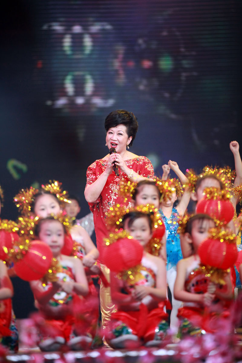 南派春晚《 龙腾贺岁万家欢 》粤港明星云集