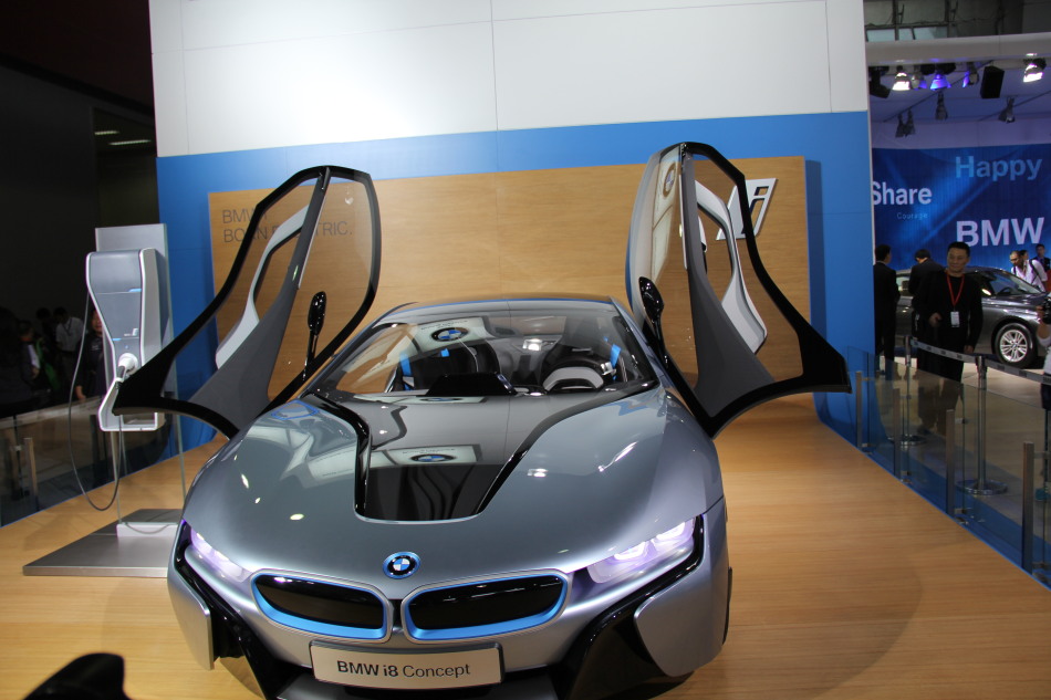 宝马推出纯电动BMW i3概念车和插电式混合动力BMW i8概念车.i8高清图片